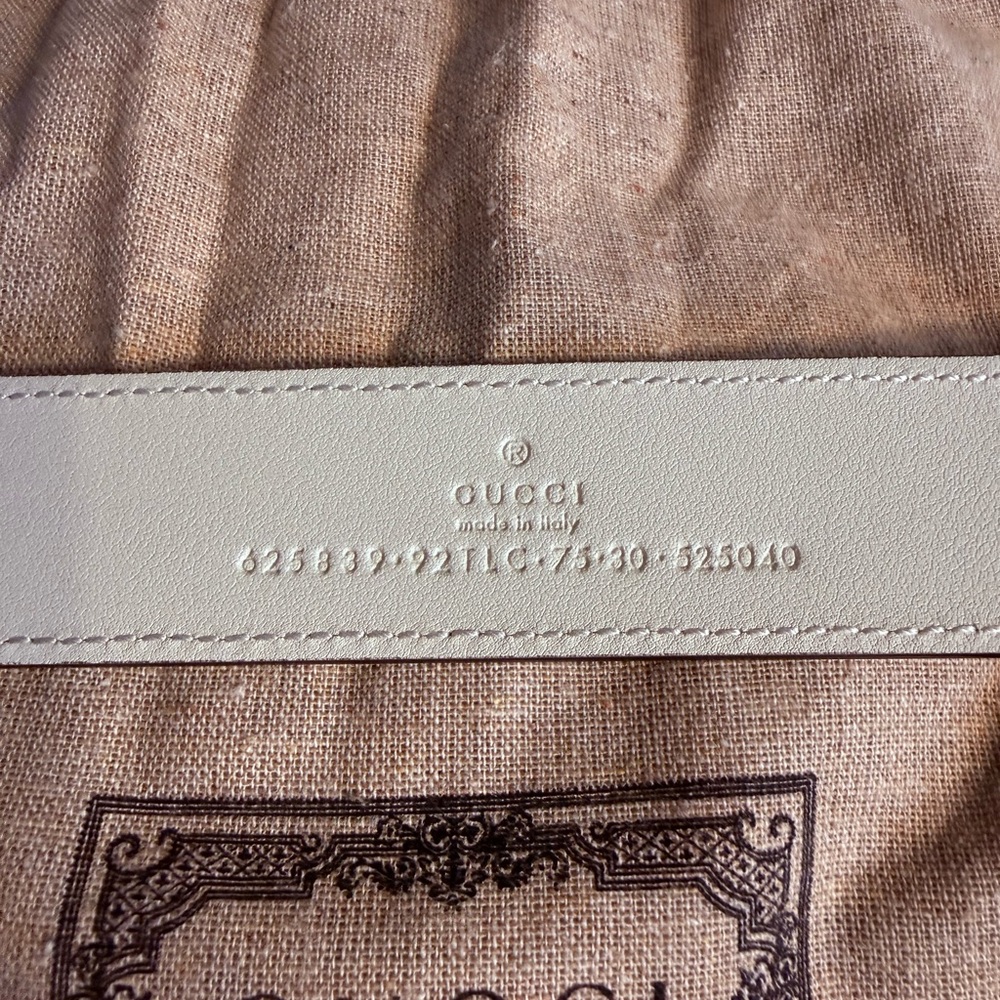 Gucci Beige GG Supreme Canvas & White Leather Belt with Gold Double G Buckle - Picture 5 of 6